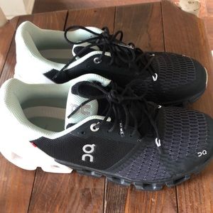 On Cloud Flyer Shoes 7 1/2 W Worn twice